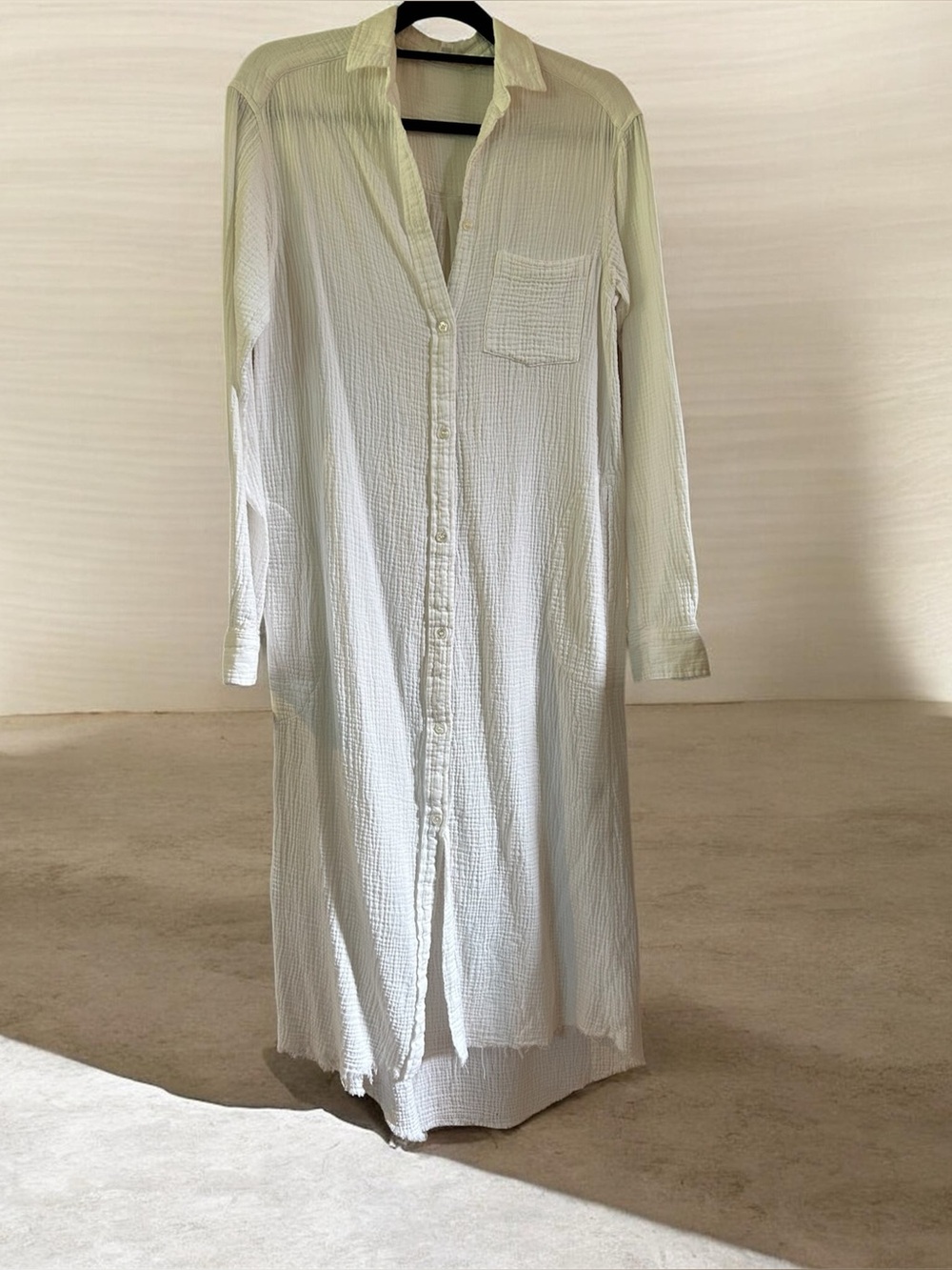 IMRIE Gauzy Maxi Shirtdress in White. Women’s Small